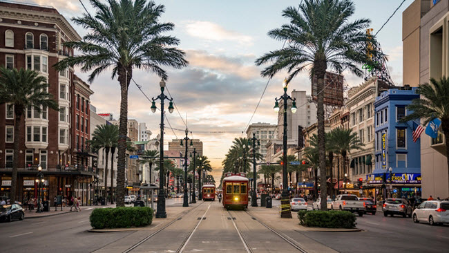 New Orleans, Mỹ: Thành phố ở bang Louisiana rất đông đúc vào mùa đông do nhiệt độ ấm áp và các sự kiện lớn như Mardi Gras và Fat Tuesday. Mặc dù vậy, mùa hè cũng là thời điểm tuyệt vờ để ghé thăm New Orleans, bởi thành phố này rất giàu văn hóa và lịch sử cùng ẩm thực hấp dẫn.