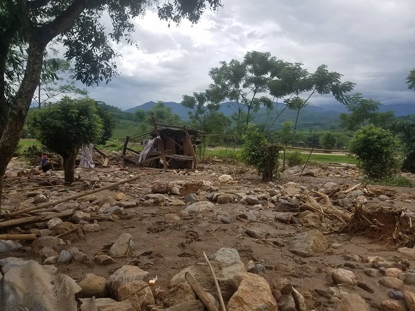 Chuẩn bị đón dâu, lũ cuốn trôi toàn bộ nhà cửa, phông bạt - 2