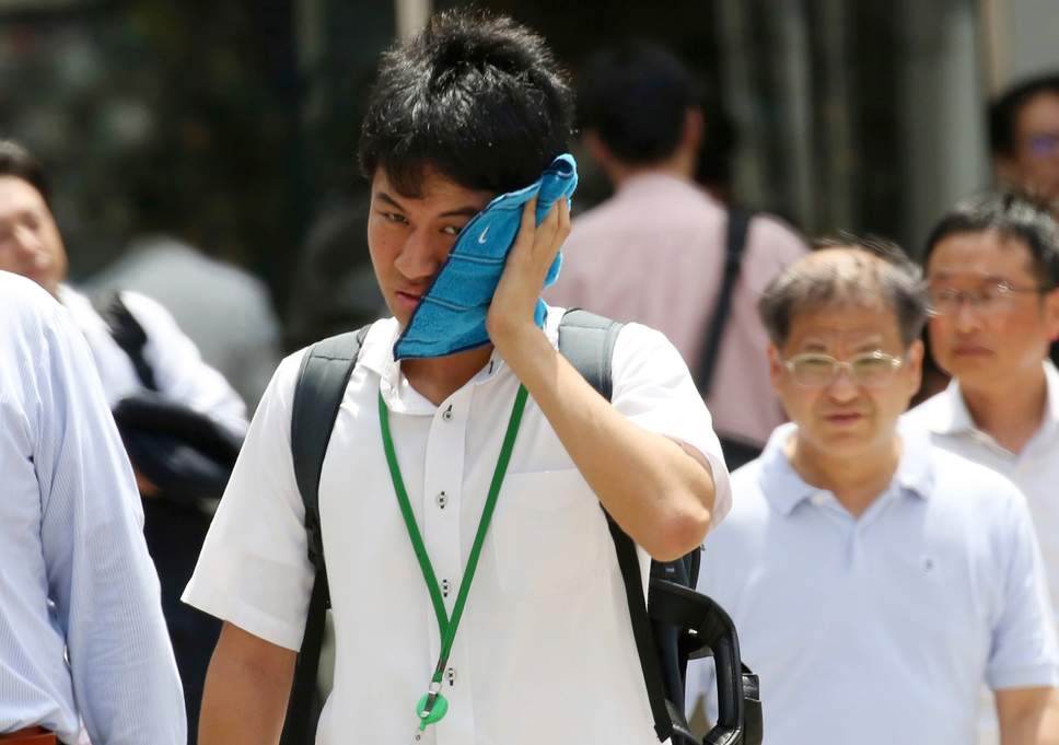Nhật: Nắng nóng chết hàng loạt người, khủng khiếp nhất trong 122 năm - 1