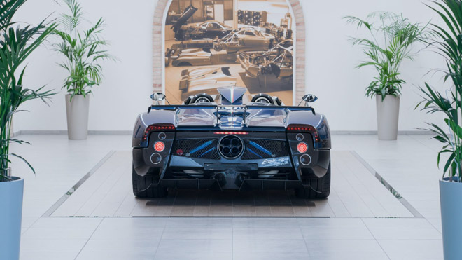 Chủ tịch hãng Pagani cầm lái &#34;siêu phẩm&#34; Zonda HP Barchetta đắt nhất hành tinh - 6