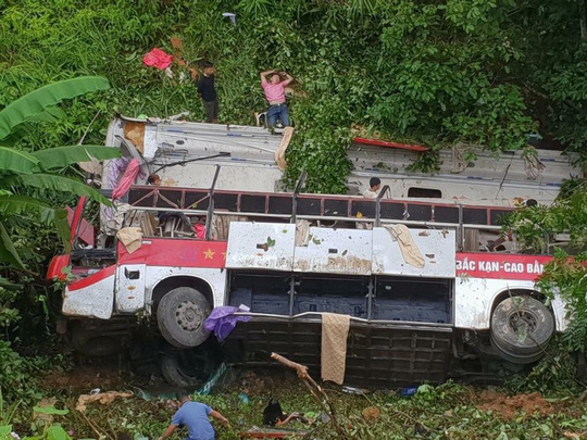 Nạn nhân bàng hoàng thuật lại giây phút xe khách lao xuống vực sâu ở Cao Bằng - 1