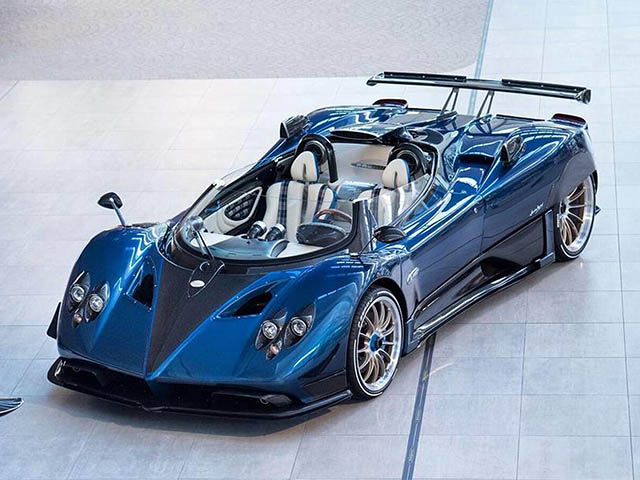 Chủ tịch hãng Pagani cầm lái ”siêu phẩm” Zonda HP Barchetta đắt nhất hành tinh