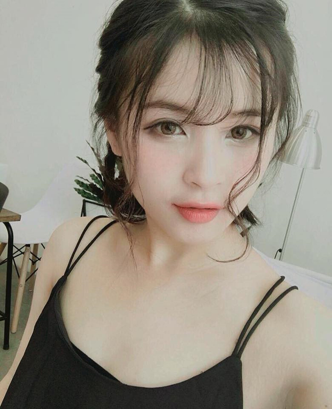 Cô nàng là&nbsp;Ma Hương Thảo, nickname Thảo Nari, 23 tuổi, người dân tộc Tày, quê Tuyên Quang, hiện sống tại Hà Nội.&nbsp;