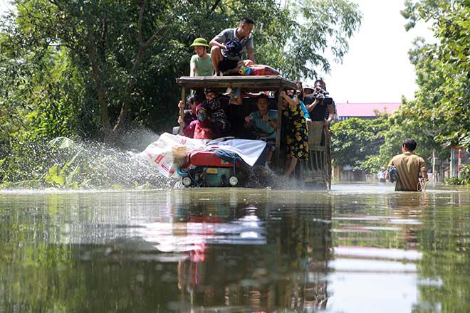 Nóng 24h qua: “Chí Phèo” Bình Chánh đánh nhiều người tại tòa rồi lăn ra ngất xỉu - 5