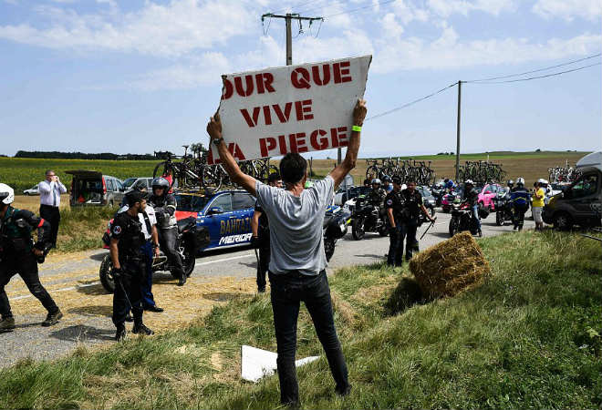 Scandal đua xe đạp hy hữu: Nông dân nổi loạn Tour de France - 2