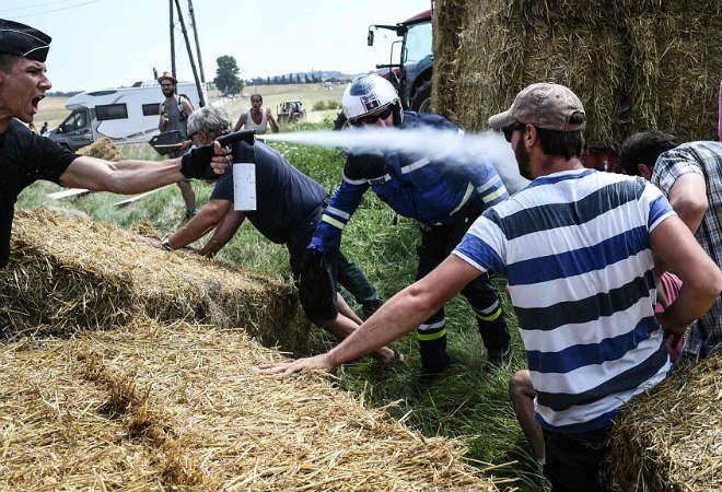 Scandal đua xe đạp hy hữu: Nông dân nổi loạn Tour de France - 6