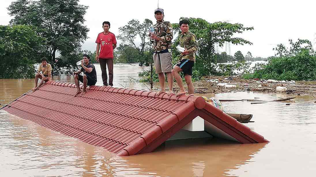 Nóng 24h qua: Hà Tĩnh lên tiếng về hình ảnh 10 cô gái mặc áo dài trắng gây tranh cãi - 2