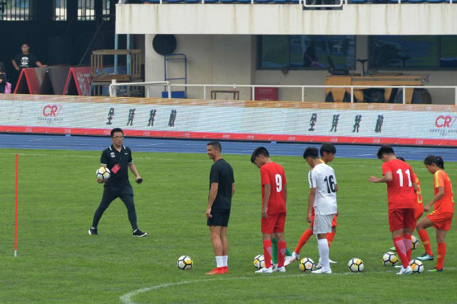 Ronaldo &#34;nịnh&#34; fan Trung Quốc: Siêu sao mưu cao ôm mộng tỷ phú USD - 4