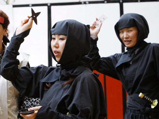 Hàng trăm người khắp thế giới đổ xô đến thành phố Nhật xin làm ninja - 1