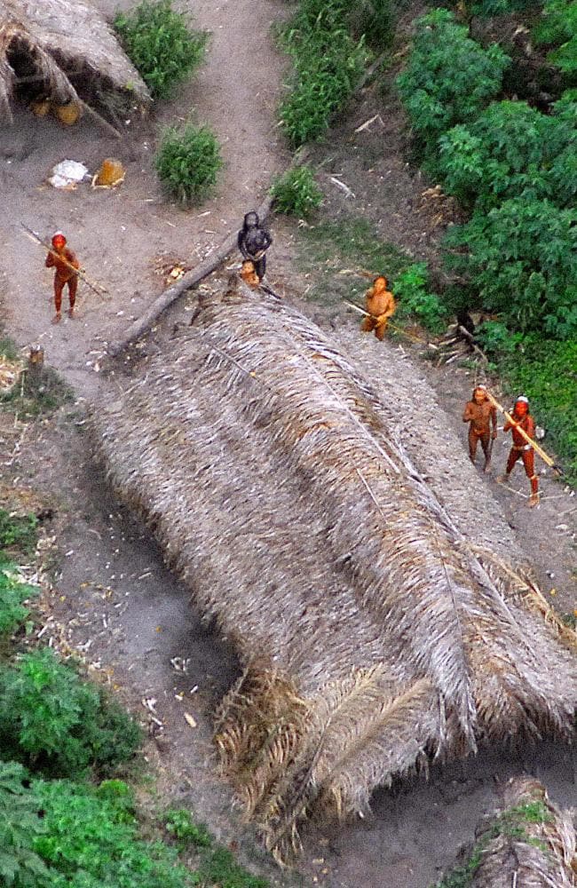 Bên trong thế giới của những bộ lạc nguyên thủy ở rừng Amazon - 1