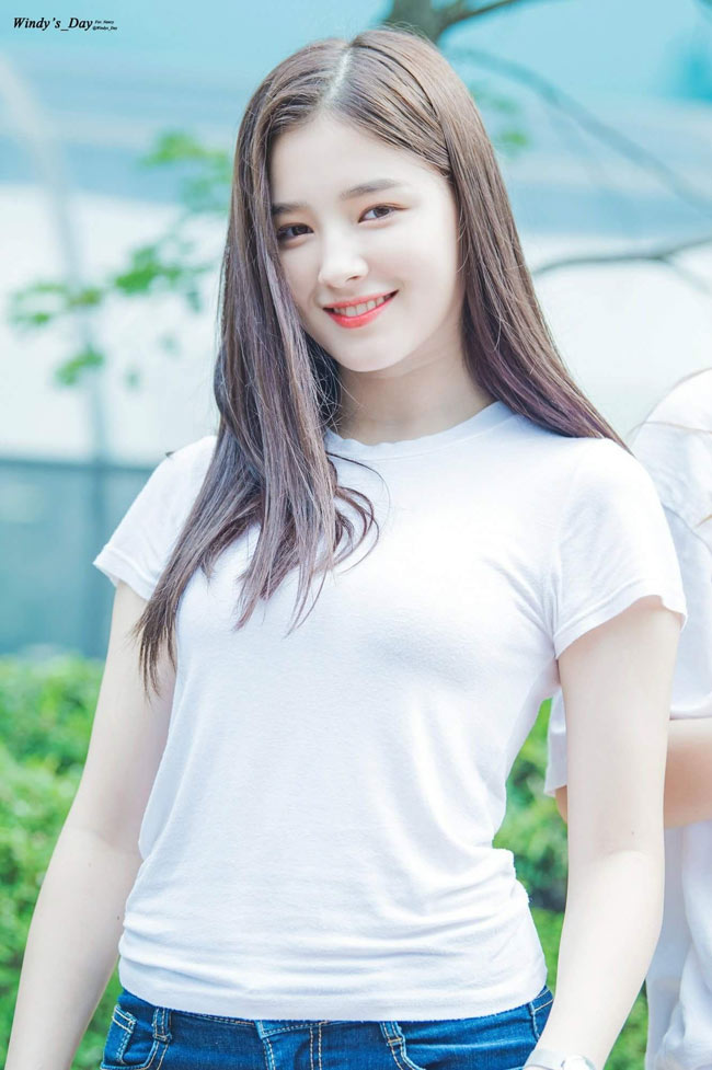 Nancy là thành viên nhóm nhạc Momoland - nhóm nhạc mới nổi tại Hàn Quốc.&nbsp;