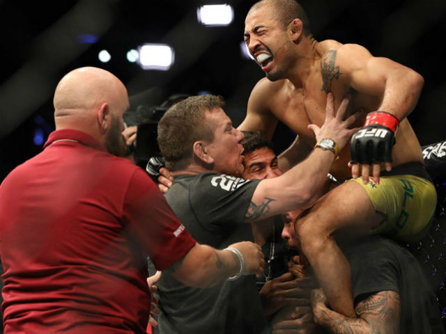 Kỳ tích UFC: Thần quyền trúng chỗ hiểm, giãy giụa đo ván toàn diện