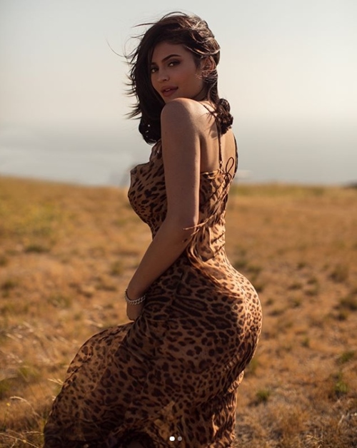 Kylie Jenner ngày càng khẳng định mình là biểu tượng thời trang giới trẻ - 3