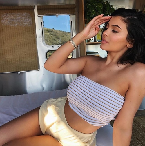 Kylie Jenner ngày càng khẳng định mình là biểu tượng thời trang giới trẻ - 7