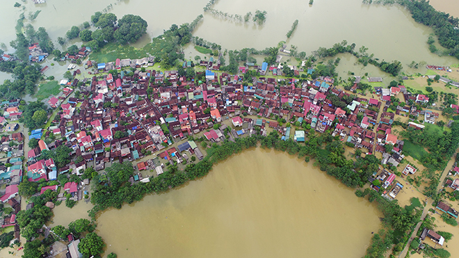 Vì sao không “vỡ đê có kế hoạch”, ngoại thành Hà Nội lại lụt nặng hơn năm 2017? - 1