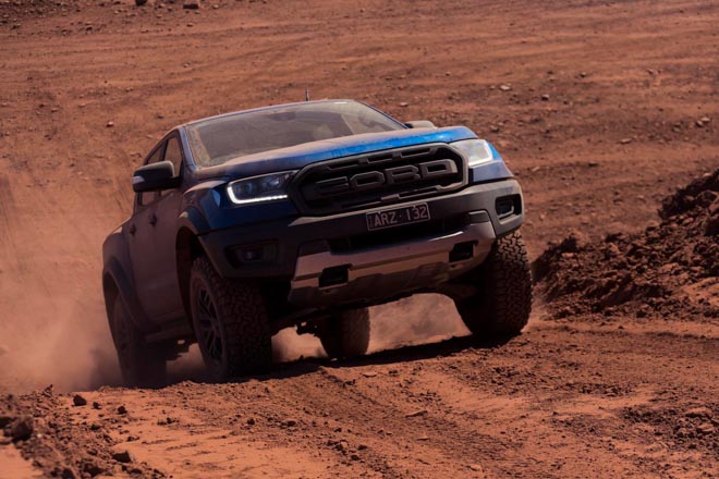 Ford khẳng định Ranger Raptor sẽ không sử dụng hộp số sàn và động cơ V6 - 8