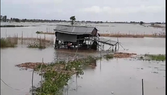 Miền Tây bắt đầu chống chọi với nước lũ từ sự cố vỡ đập ở Lào - 1