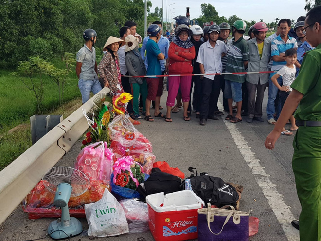 Ô tô 16 chỗ gặp nạn trên đường rước dâu, 13 người tử vong - 5