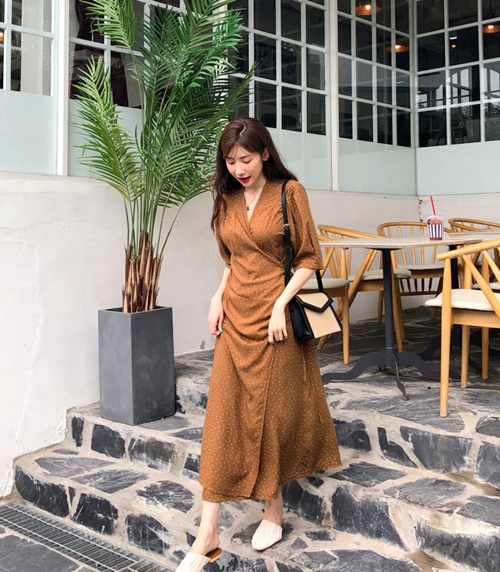 Mặc váy ngắn đẹp trong mùa lạnh - Báo Lâm Đồng điện tử