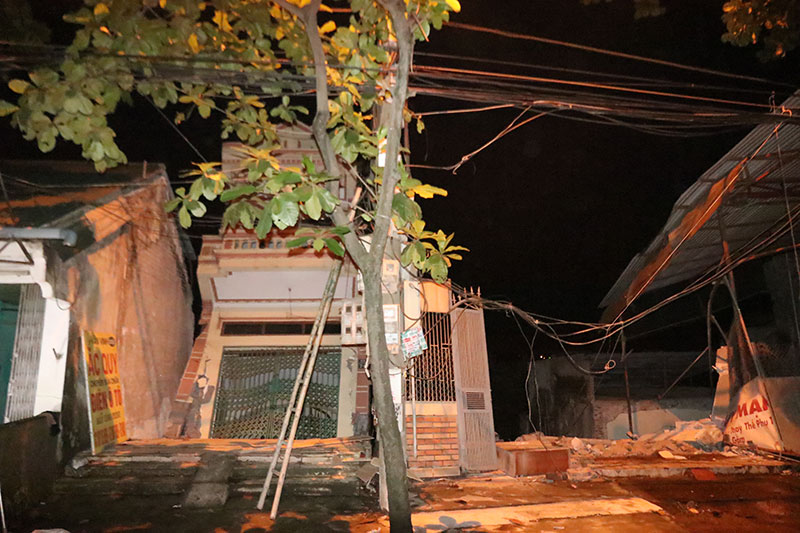 Clip: “Hà bá” sông Đà nuốt chửng nhiều ngôi nhà ở TP Hòa Bình trong đêm - 1