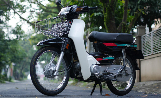 Về tổng thể, Honda Astrea 1991 không thay đổi về phần cứng. Nên đây có thể coi như một mẫu xe zin về máy nhìn rất hấp dẫn.