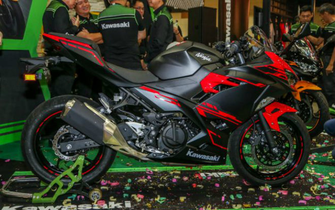 2018 Kawasaki Ninja 250 lên kệ, vừa tiền dân chơi môtô - 1