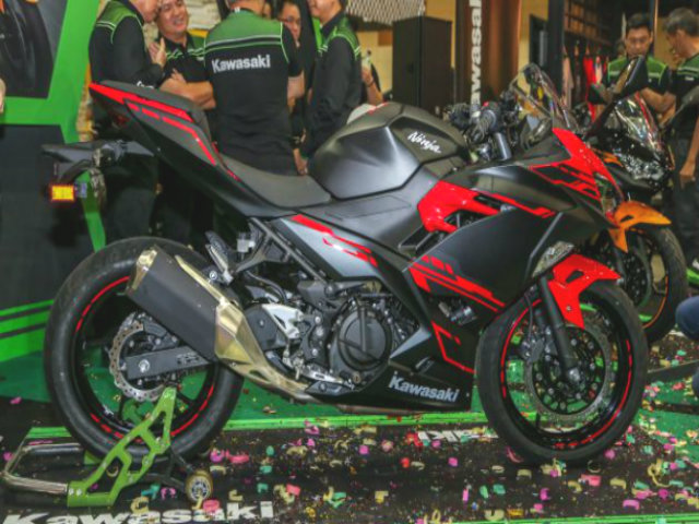 2018 Kawasaki Ninja 250 lên kệ, vừa tiền dân chơi môtô