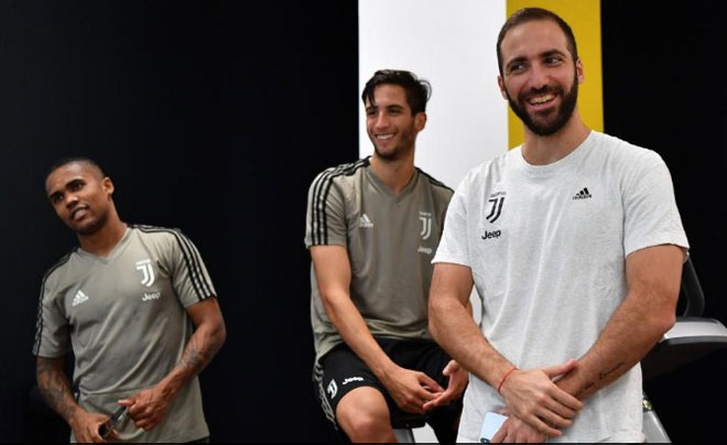 Ronaldo chuẩn bị ra mắt Juventus: Hừng hực khí thế, Higuain chào tạm biệt? - 9