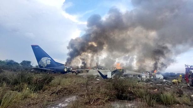 Điều kỳ diệu trong vụ máy bay chở 101 người rơi “tan tành” ở Mexico - 1