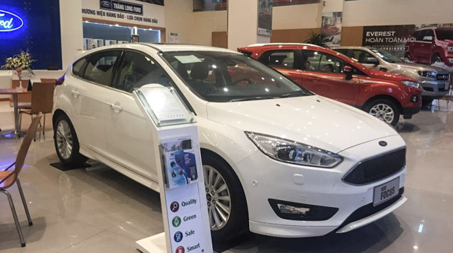 Ford Focus giảm giá mạnh, quyết cạnh tranh với Toyota Vios - 2