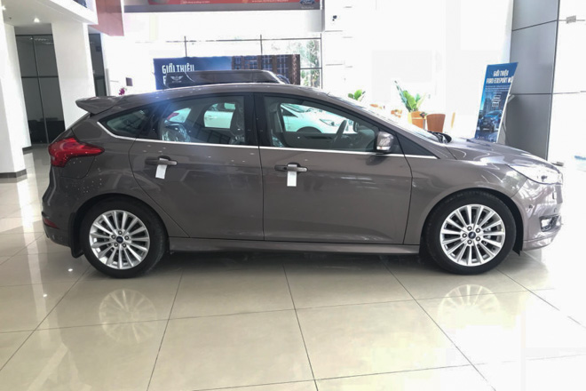 Ford Focus giảm giá mạnh, quyết cạnh tranh với Toyota Vios - 3