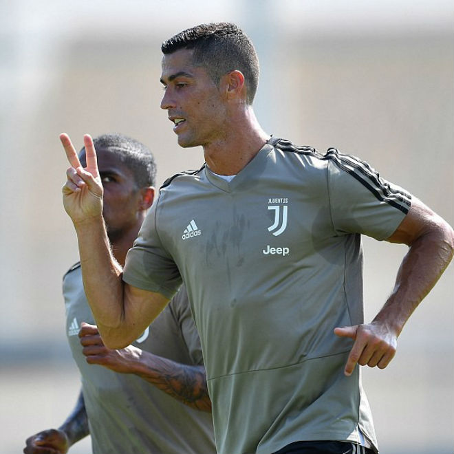 Ronaldo &#34;gây bão&#34; Juventus: Thi triển tuyệt kĩ &#34;dị&#34; như Công Phượng U23 - 3