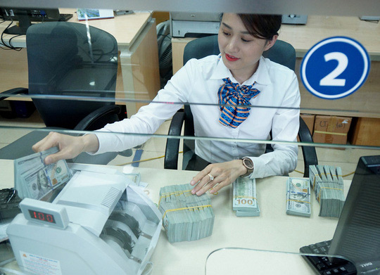 Giá USD trong ngân hàng tiếp tục tăng - 1