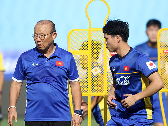HLV Park Hang Seo làm dàn sao U23 VN choáng trước giờ xung trận - 1