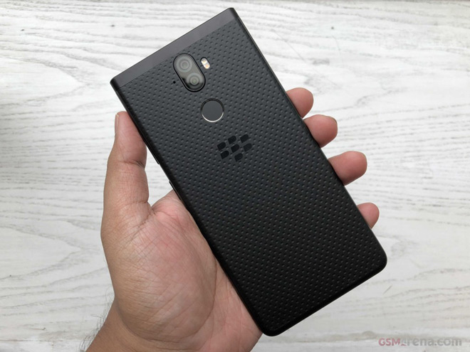 Ra mắt BlackBerry Evolve và Evolve X pin “khổng lồ” - 3