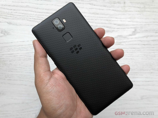 Ra mắt BlackBerry Evolve và Evolve X pin “khổng lồ” - 6