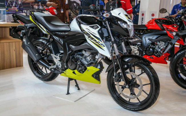 Suzuki GSX150 Bandit có 4 màu tùy chọn gồm màu bạc titan kim loại, màu trắng-vàng, màu đen-đỏ và màu đen titan.