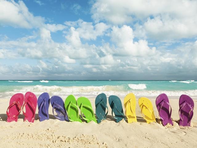 Bạn có biết 5 kiểu giày chuyên dùng ra biển?
