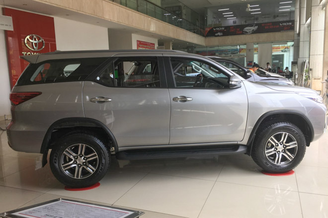 Giá xe Toyota Fortuner cập nhật tháng 8/2018 - 3