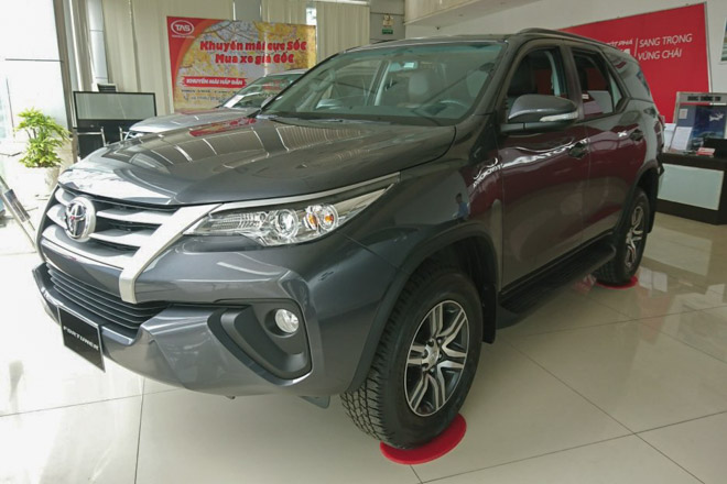 Giá xe Toyota Fortuner cập nhật tháng 8/2018 - 2