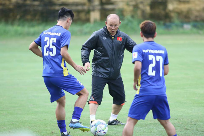 U23 VN đấu U23 Uzbekistan: Văn Hậu miệt mài tập luyện, mơ tái hiện siêu phẩm - 1