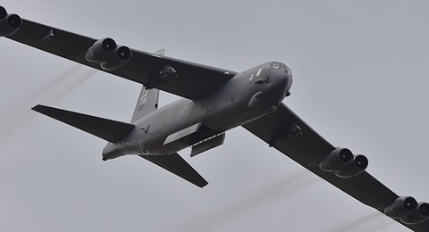 B-52 vần vũ xung quanh Trung Quốc, Bắc Kinh &#34;lạnh sống lưng&#34; - 1