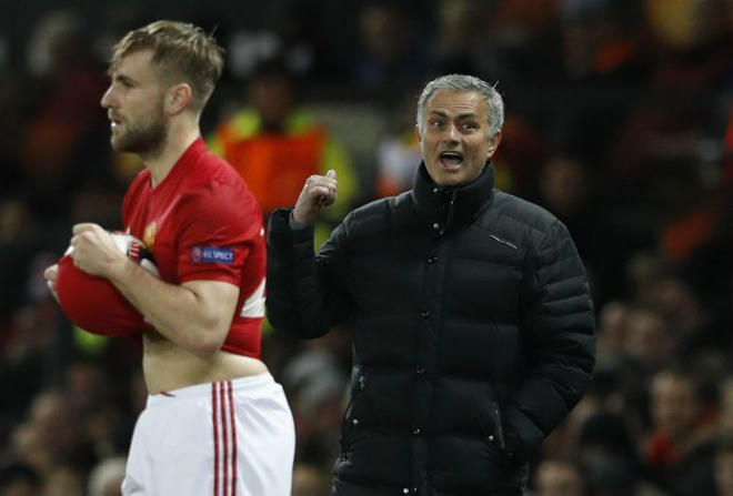 MU hoảng loạn trước mùa giải: Mourinho bất lực, 3 lý do dễ &#34;bay ghế&#34; - 2