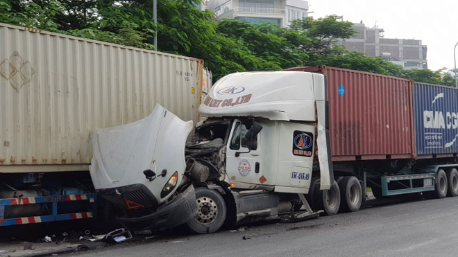 Tài xế container Hải Phòng thoát chết hy hữu trên Đại lộ Thăng Long - 1