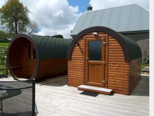 Cornwall, Anh quốc: Du khách muốn một trải nghiệm đẹp và độc đáo, điểm cắm trại Rivendell Glamping Pods ở Cornwall là lựa chọn lý tưởng. Những cấu trúc hình ống giúp bạn tận hưởng các tiện nghi sang trọng, trong khi vẫn có thể chiêm ngưỡng thiên nhiên tuyệt đẹp xung quanh.