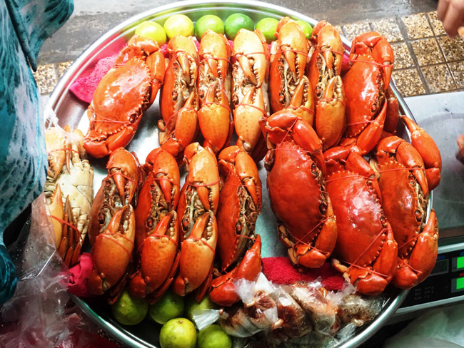 Người dân chen chúc mua cua hấp ở Sài Gòn chỉ bán trong thời gian “chớp mắt” - 4