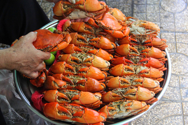 Người dân chen chúc mua cua hấp ở Sài Gòn chỉ bán trong thời gian “chớp mắt” - 5