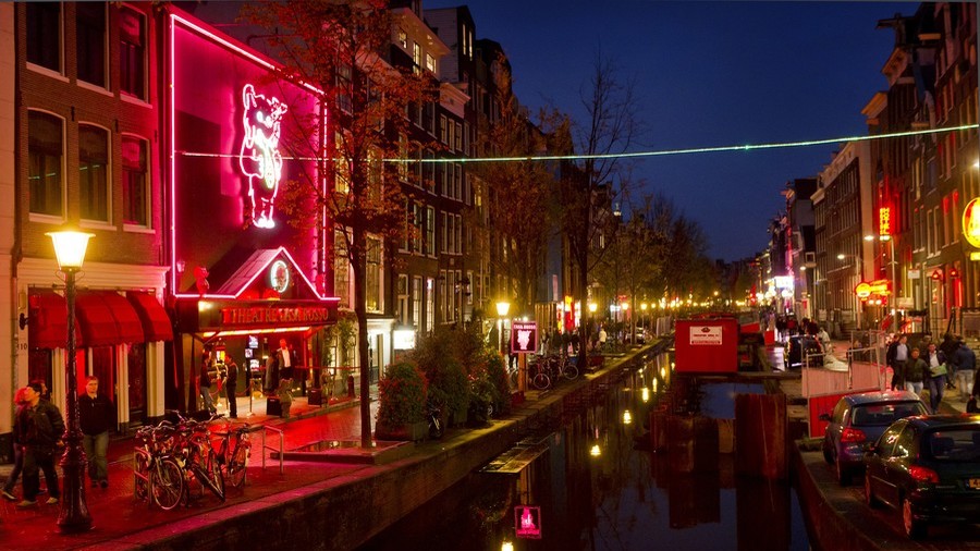 Hà Lan: Mại dâm bùng nổ ở phố đèn đỏ và phản ứng của chính quyền - 1