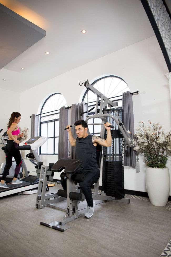 Lộ ảnh Ưng Hoàng Phúc tập luyện chăm chỉ trước ngày công bố MV Sóng ngầm - 3