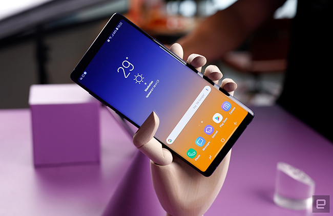 Galaxy Note9 là một chiếc điện thoại thông minh với bộ vi xử lý&nbsp;10nm cải tiến cùng tốc độ đường truyền mạng nhanh nhất hiện nay &#40;lên đến 1,2 gigabit/giây&#41;, tăng khả năng truyền tải thông tin.